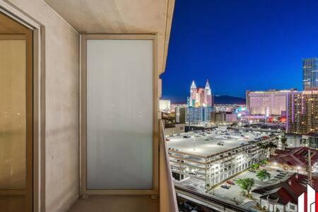 Mgm Signature-15-717 F1 Track & Strip View Balcony Las Vegas Exteriör bild