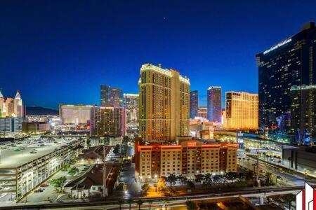 Mgm Signature-15-717 F1 Track & Strip View Balcony Las Vegas Exteriör bild