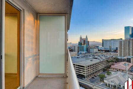Mgm Signature-15-717 F1 Track & Strip View Balcony Las Vegas Exteriör bild
